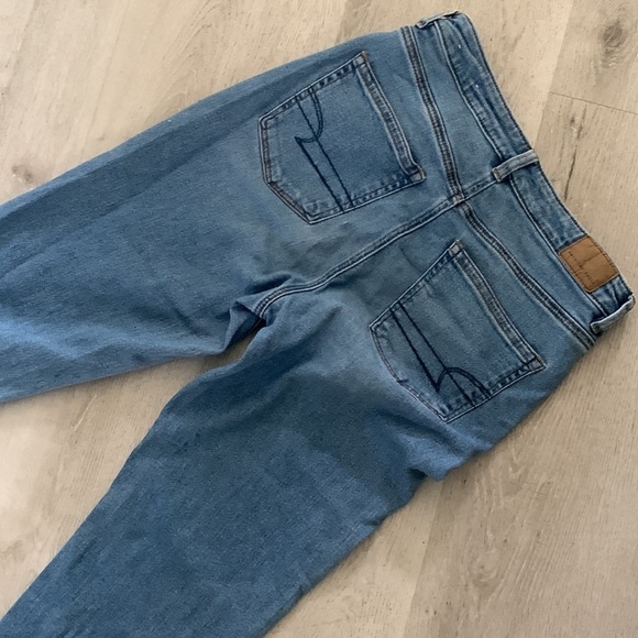 American Eagle Outfitters Mom Jeans size 6 long light wash high waist - Picture 13 of 14